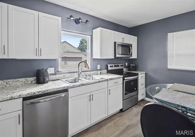 Photo 4 of Single family home for sale at 126 E 2Nd St, Roxana, IL 62084 | MLS# MIS26040428 | Listing updated on 2026-09-12