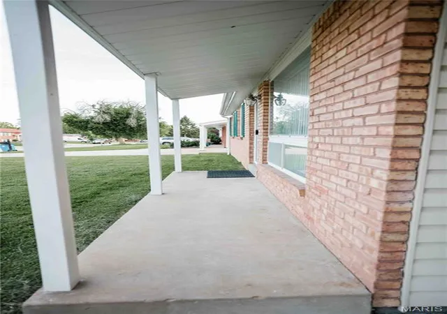 Photo 4 of Sale Pending at 2845 Sugar Tree Ln, Maryland Heights, MO 63043 | MLS# MIS26040459 | Listing updated on 2026-08-09