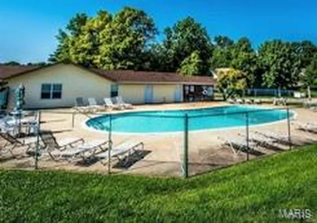 2nd image of 1430 Summergate Pkwy, Saint Peters, MO 63303