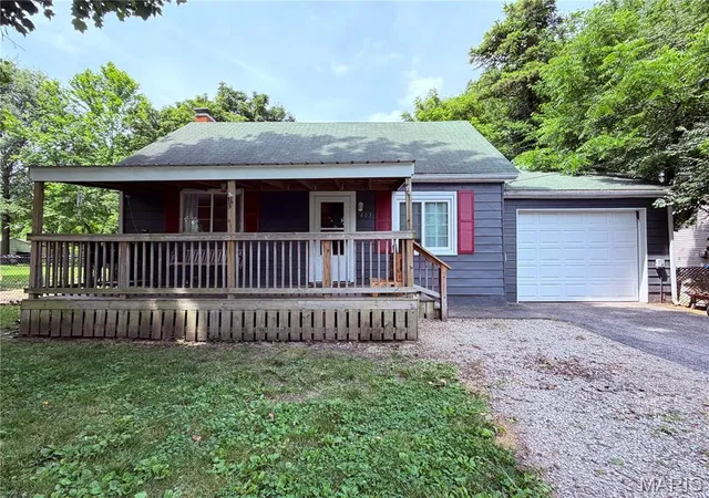 Homes for sale in Collinsville, IL | 403 Lumaghi Hts, Collinsville, IL 62234 | MLS# MIS26040487