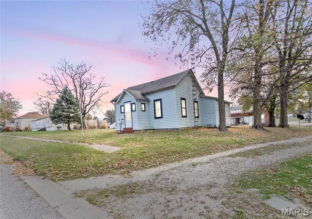 Photo 1 of Single family home for sale at 338 W Rowe St, Roodhouse, IL 62082 | MLS# MIS26040517 | Listing updated on 2026-06-25