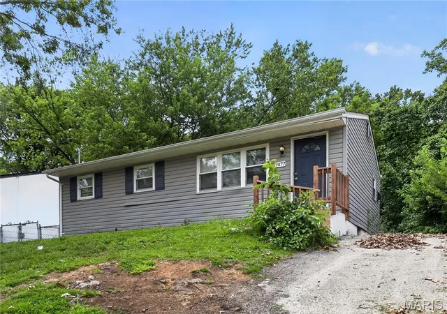 Photo 3 of Single family home for sale at 7477 Halpin Dr, St Louis, MO 63135 | MLS# MIS26040521 | Listing updated on 2026-09-03