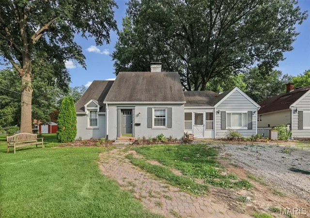 1st image of 308 Carlyle Ave, Belleville, IL 62221 | MLS# MIS26040550