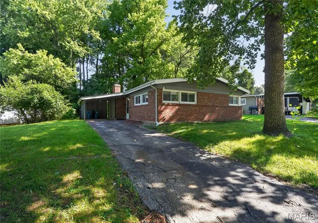 Homes for sale in Berkeley, MO | 8313 Pepperidge Dr, Berkeley, MO 63134 | MLS# MIS26040556