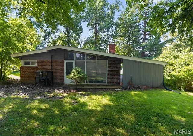 Homes for sale in Berkeley, MO | 8313 Pepperidge Dr, Berkeley, MO 63134 | MLS# MIS26040556