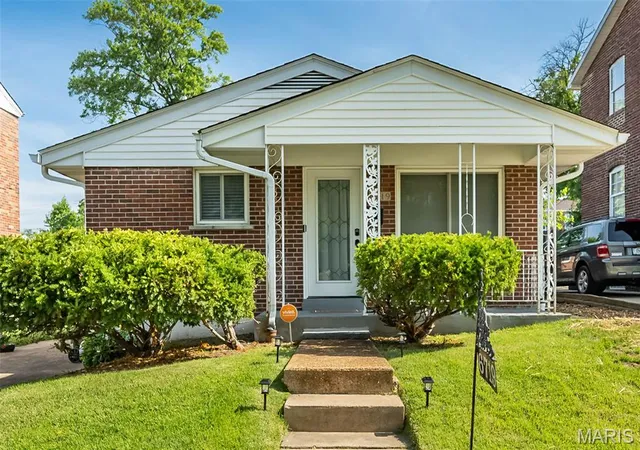 Homes for sale in University City, MO | 6719 Plymouth Ave, University City, MO 63130 | MLS# MIS26040560