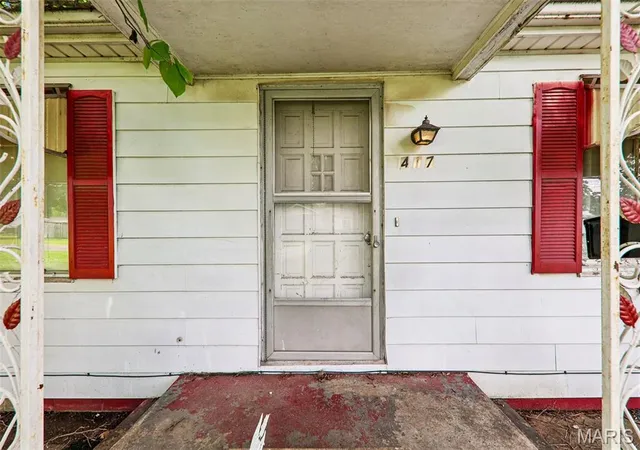 Photo 3 of Single family home for sale at 417 E Saint John St, Litchfield, IL 62056 | MLS# MIS26040561 | Listing updated on 2026-06-25