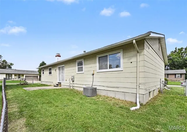 15th image of 2904 Advance Dr, Florissant, MO 63031 | MLS# MIS26040574