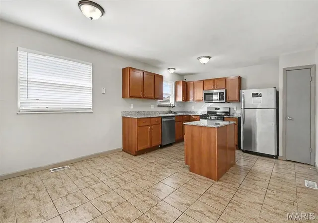 4th image of 2904 Advance Dr, Florissant, MO 63031 | MLS# MIS26040574