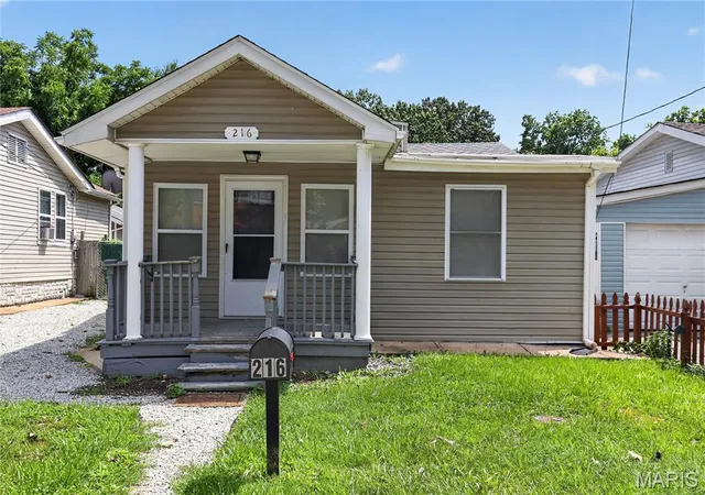 Photo 1 of Single family home for sale at 216 Viehl Ave, St Louis, MO 63125 | MLS# MIS26040581 | Listing updated on 2026-08-24