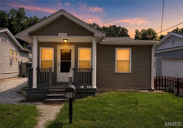 Photo 2 of Single family home for sale at 216 Viehl Ave, St Louis, MO 63125 | MLS# MIS26040581 | Listing updated on 2026-08-24