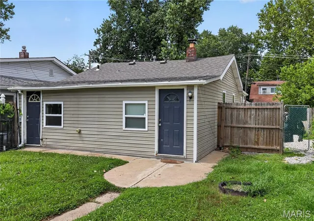 Photo 3 of Single family home for sale at 216 Viehl Ave, St Louis, MO 63125 | MLS# MIS26040581 | Listing updated on 2026-08-24