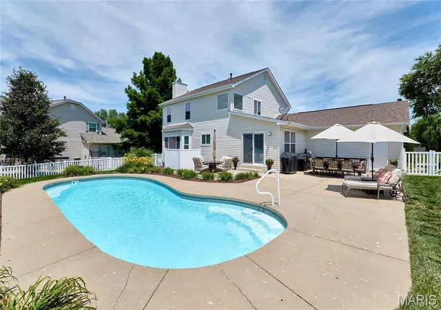 4th image of 15 Lord Edward Ct, O Fallon, MO 63366 | MLS# MIS26040582