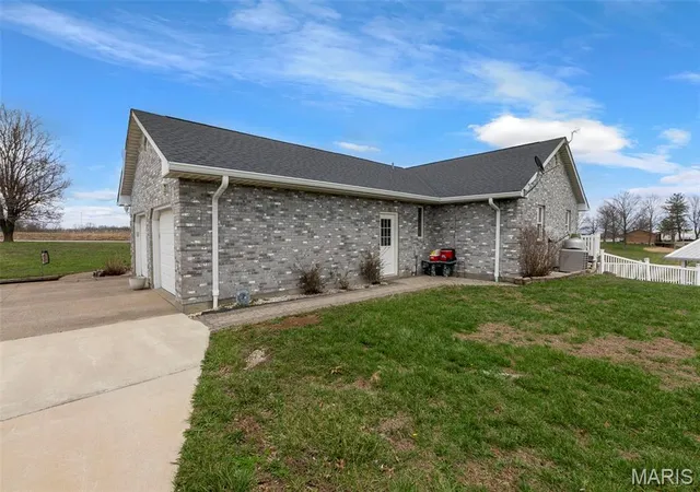 Homes for sale in Perryville, MO | 7633 Hwy F, Perryville, MO 63775 | MLS# MIS26040584
