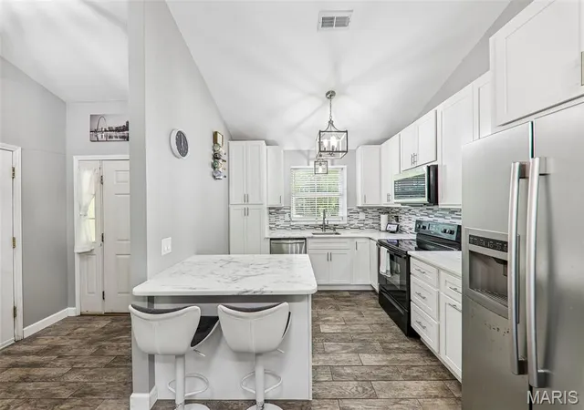 Homes for sale in Saint Louis, MO | 12948 Autumn View Dr, Saint Louis, MO 63146 | MLS# MIS26040595