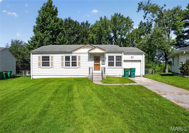 Homes for sale in St Louis, MO | 10151 Dwight Dr, St Louis, MO 63137 | MLS# MIS26040609