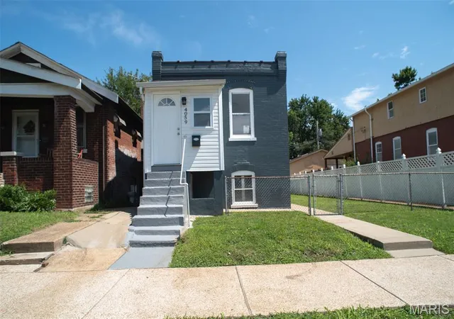 Photo 1 of Single family home for sale at 4059 Phillips Ave, Saint Louis, MO 63116 | MLS# MIS26040616 | Listing updated on 2026-08-17