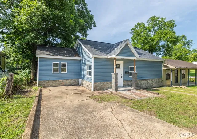 Homes for sale in Poplar Bluff, MO | 948 W Harper St, Poplar Bluff, MO 63901 | MLS# MIS26040620