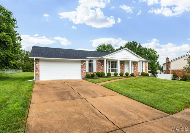 3rd image of 318 Royal Village Dr, Manchester, MO 63011 | MLS# MIS26040629