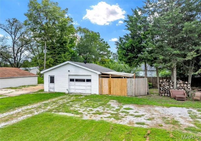Homes for sale in Wood River, IL | 430 Roosevelt Ave, Wood River, IL 62095 | MLS# MIS26040632