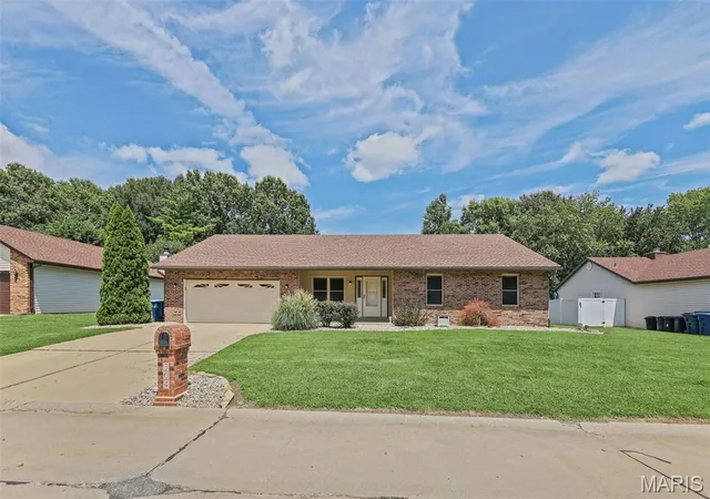 Photo 1 of Single family home for sale at 304 Brian Dr, Swansea, IL 62226 | MLS# MIS26040637 | Listing updated on 2026-09-04