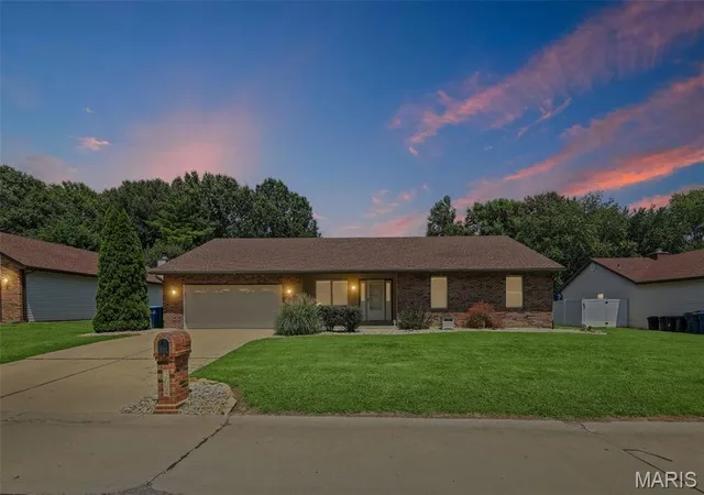 Photo 2 of Single family home for sale at 304 Brian Dr, Swansea, IL 62226 | MLS# MIS26040637 | Listing updated on 2026-09-04