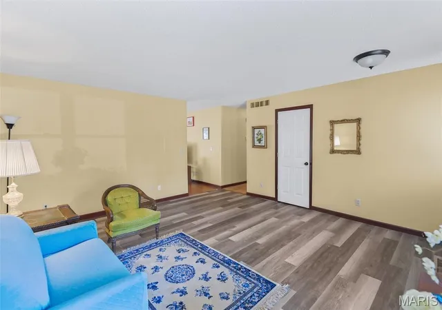 Photo 3 of Single family home for sale at 304 Brian Dr, Swansea, IL 62226 | MLS# MIS26040637 | Listing updated on 2026-09-04
