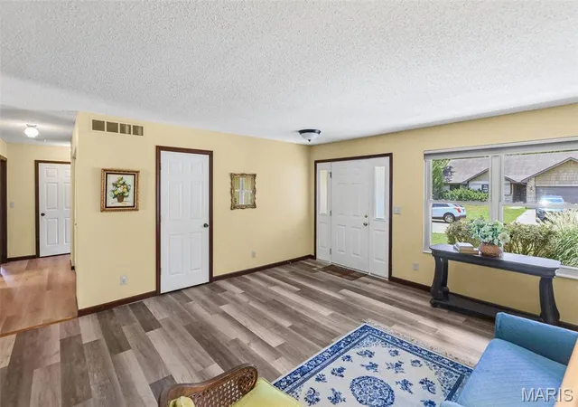 Photo 4 of Single family home for sale at 304 Brian Dr, Swansea, IL 62226 | MLS# MIS26040637 | Listing updated on 2026-09-04