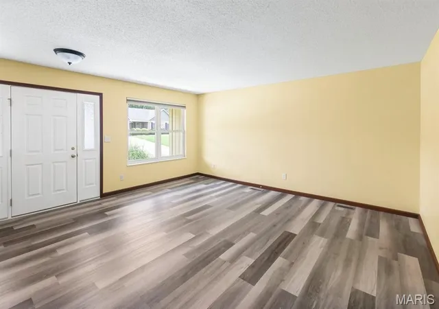Photo 3 of Single family home for sale at 304 Brian Dr, Swansea, IL 62226 | MLS# MIS26040637 | Listing updated on 2026-10-05
