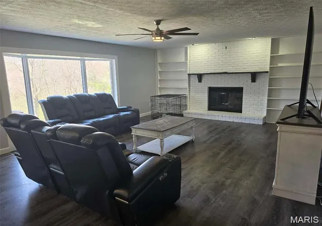 Homes for sale in Collinsville, IL | 1993 Mapleleaf Dr, Collinsville, IL 62234 | MLS# MIS26040645