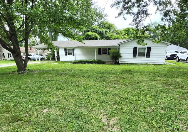 Photo 1 of Single family home for sale at 108 Edding Ln, Fairview Heights, IL 62208 | MLS# MIS26040649 | Listing updated on 2026-09-20