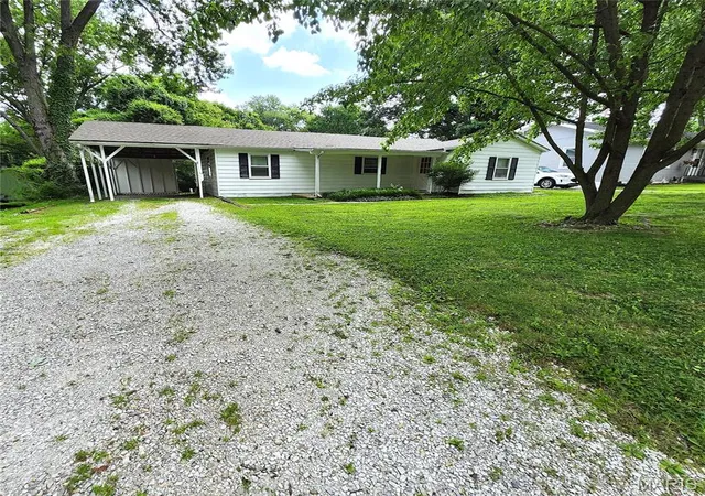 Photo 2 of Single family home for sale at 108 Edding Ln, Fairview Heights, IL 62208 | MLS# MIS26040649 | Listing updated on 2026-09-20