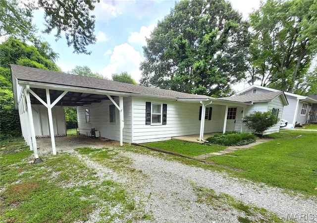 Photo 3 of Single family home for sale at 108 Edding Ln, Fairview Heights, IL 62208 | MLS# MIS26040649 | Listing updated on 2026-09-20