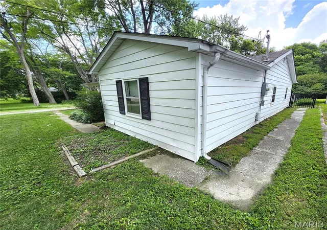 Homes for sale in Fairview Heights, IL | 108 Edding Ln, Fairview Heights, IL 62208 | MLS# MIS26040649