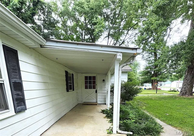 Homes for sale in Fairview Heights, IL | 108 Edding Ln, Fairview Heights, IL 62208 | MLS# MIS26040649