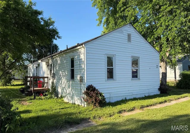 Homes for sale in East Alton, IL | 613 Reed Dr, East Alton, IL 62024 | MLS# MIS26040666