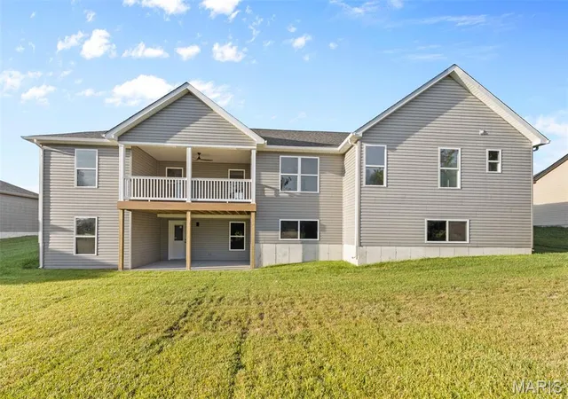 Photo 3 of Single family home for sale at 825 Barclay Dr, Farmington, MO 63640 | MLS# MIS26040667 | Listing updated on 2026-08-25