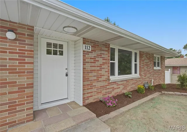 Homes for sale in Cottage Hills, IL | 112 Midway Ave, Cottage Hills, IL 62018 | MLS# MIS26040677