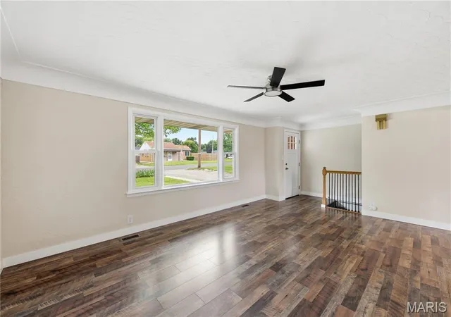 Homes for sale in Cottage Hills, IL | 112 Midway Ave, Cottage Hills, IL 62018 | MLS# MIS26040677