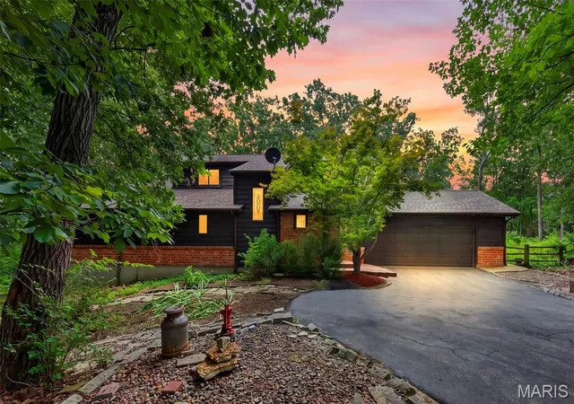 Photo 1 of Single family home for sale at 8 Rockwood Forest Vw, Wildwood, MO 63025 | MLS# MIS26040689 | Listing updated on 2026-08-31