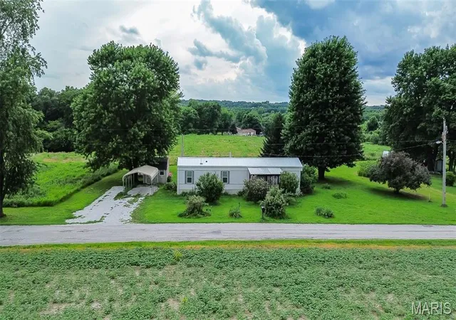 Homes for sale in Grafton, IL | 14177 Zimmerman Ln, Grafton, IL 62037 | MLS# MIS26040699