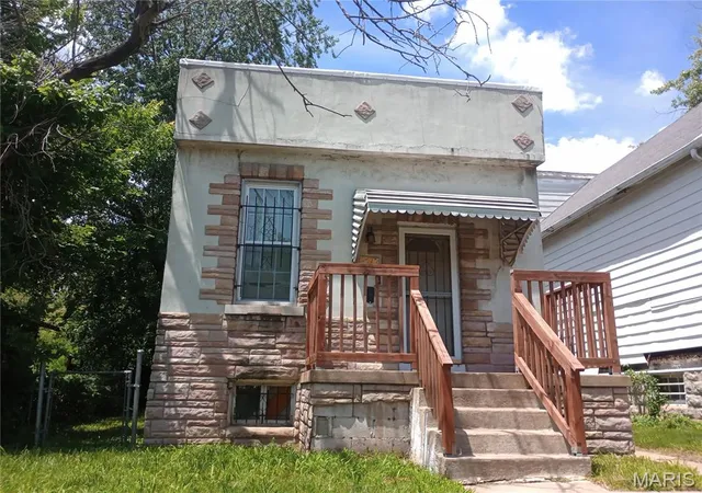 1st image of 5475 Gilmore Ave, St Louis, MO 63120 | MLS# MIS26040703
