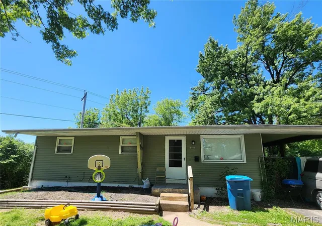 Photo 1 of Single family home for sale at 10201 Valley Dr, Saint Louis, MO 63137 | MLS# MIS26040734 | Listing updated on 2026-08-30