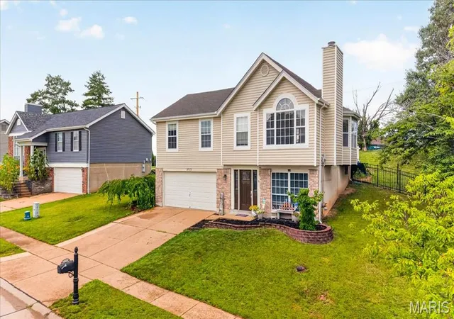 Homes for sale in Arnold, MO | 1873 Fox Pointe Dr, Arnold, MO 63010 | MLS# MIS26040746