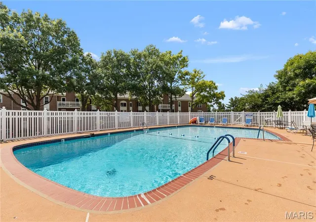Homes for sale in Ballwin, MO | 964 Claytonbrook Dr #2B, Ballwin, MO 63011 | MLS# MIS26040748