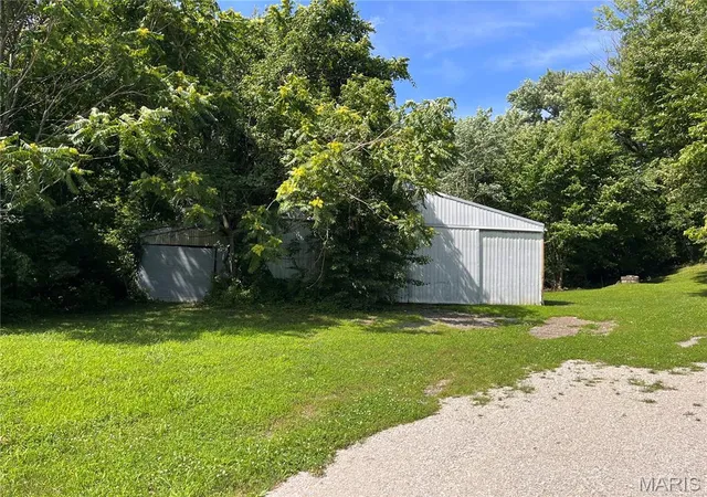 Homes for sale in Collinsville, IL | 401 Arnotti Ln, Collinsville, IL 62234 | MLS# MIS26040756