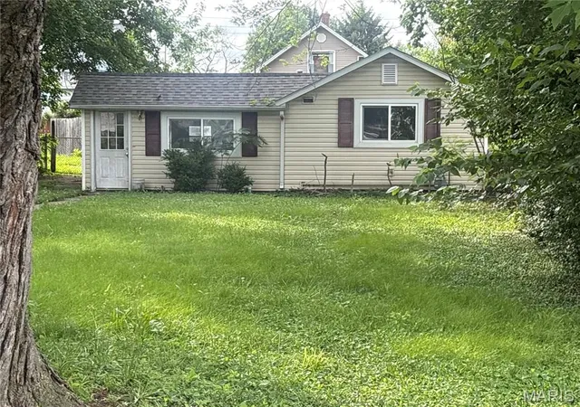 Homes for sale in Belleville, IL | 17 S 51st St, Belleville, IL 62226 | MLS# MIS26040758