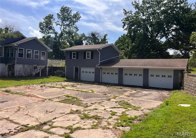 Homes for sale in Collinsville, IL | 407 Arnotti Ln, Collinsville, IL 62234 | MLS# MIS26040762