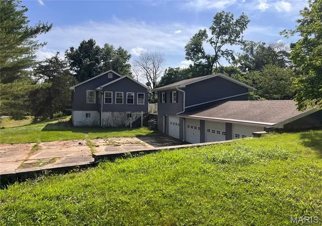 Homes for sale in Collinsville, IL | 407 Arnotti Ln, Collinsville, IL 62234 | MLS# MIS26040762