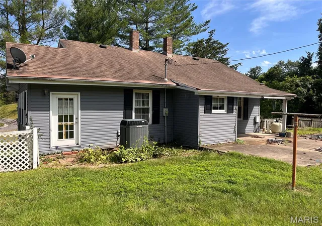Homes for sale in Collinsville, IL | 407 Arnotti Ln, Collinsville, IL 62234 | MLS# MIS26040762